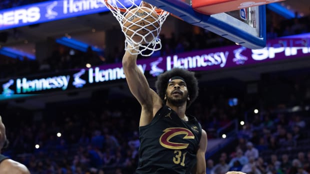 Feb 15, 2023; Philadelphia, Pennsylvania, USA; Cleveland Cavaliers center Jarrett Allen (31) dunks the ball against the Philadelphia 76ers during the first quarter at Wells Fargo Center. Mandatory Credit: Bill Streicher-USA TODAY Sports